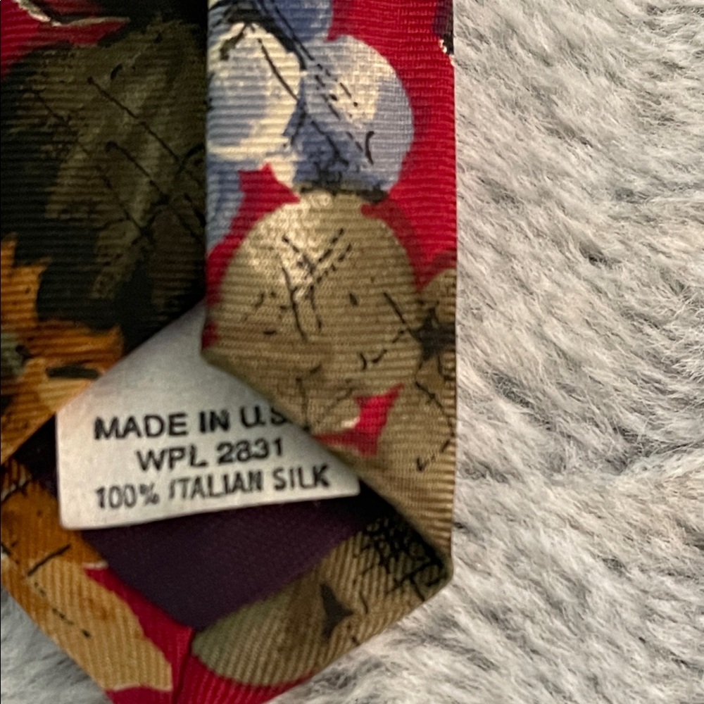 Halston 111. Elegant Floral Red Tie - Picture 4 of 4
